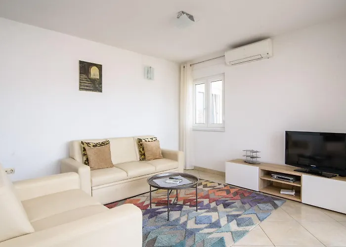 Eli Apartment